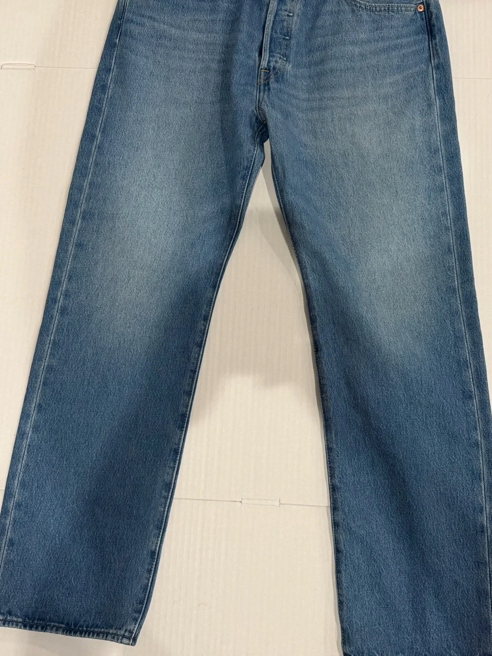 Levi's 501 Men's Blue Denim Jeans - Classic Fit